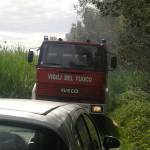Incendio dietro il Fornacione. Due squadre di pompieri per spegnere le fiamme 1 foto VersiliaToday