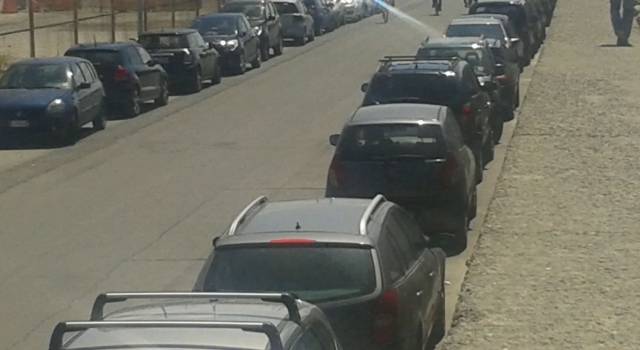 Auto danneggiate in pieno giorno lungo la diga foranea in Darsena