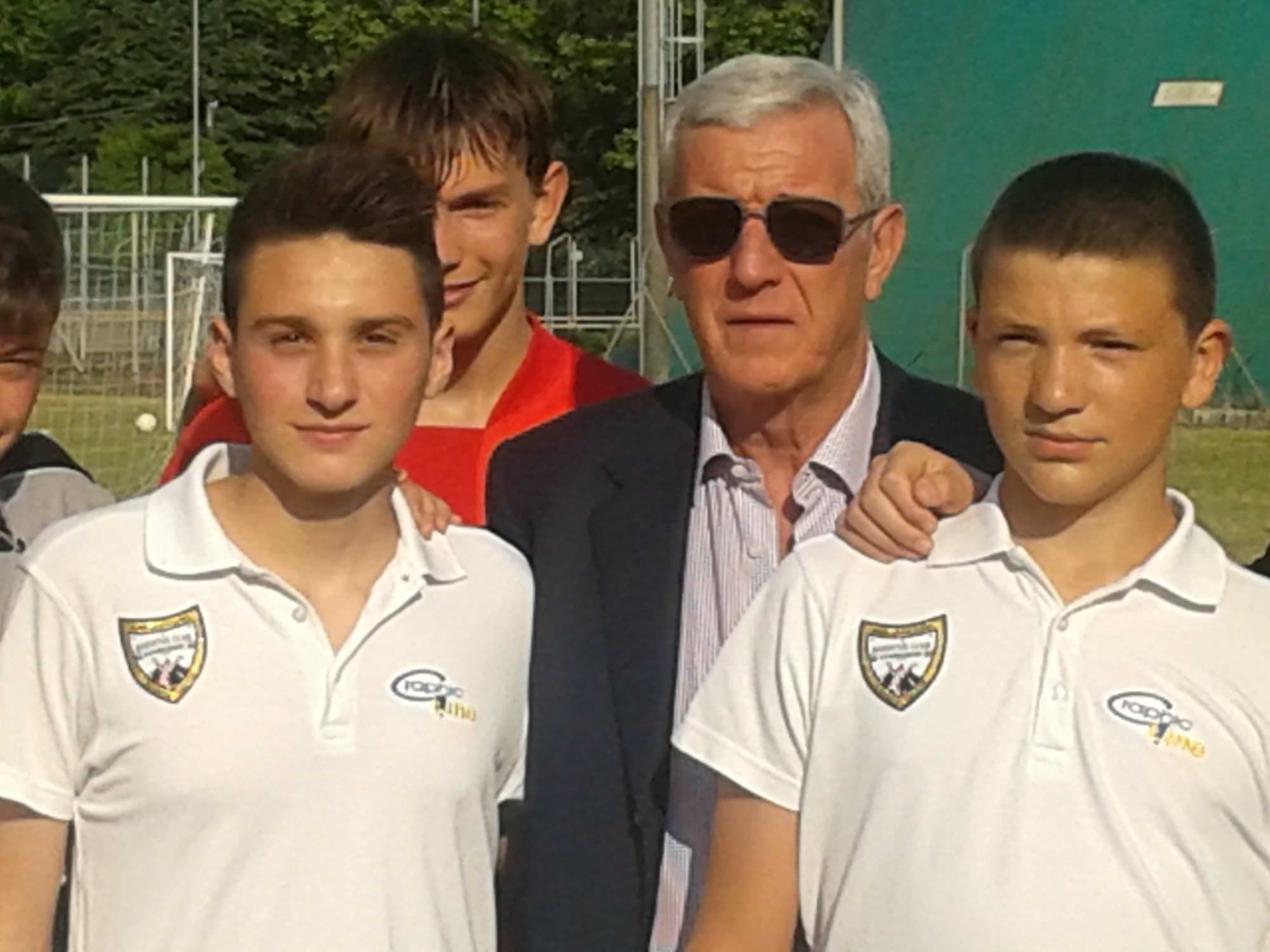 Marcello Lippi va a salutare i ragazzi della scuola calcio a lui intitolata