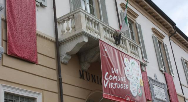 &#8220;Rimuovete quello striscione dal municipio&#8221;