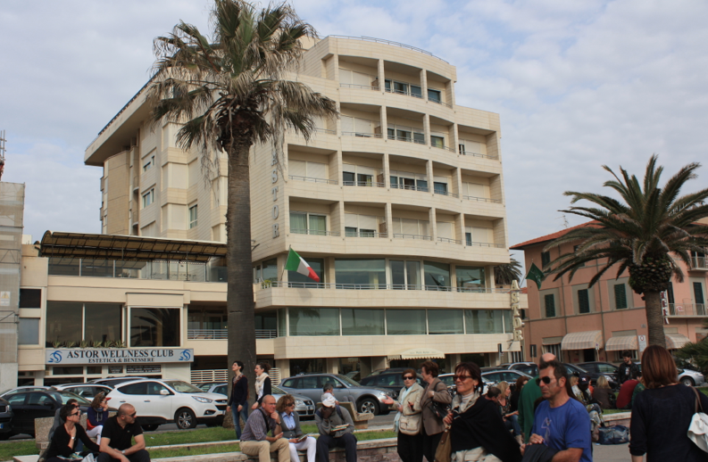 Tornano i cattivi odori a Viareggio, proteste