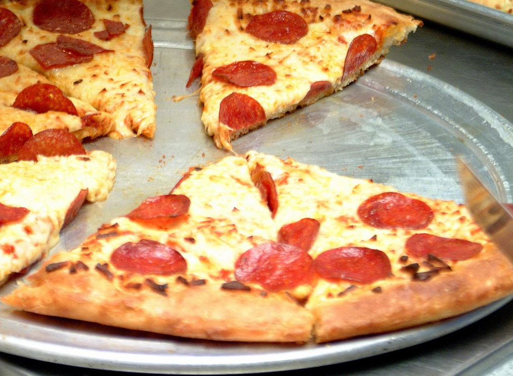 Il ristorante “Da Riccetto” dà un calcio alla crisi: pizza a 2 euro due sere a settimana