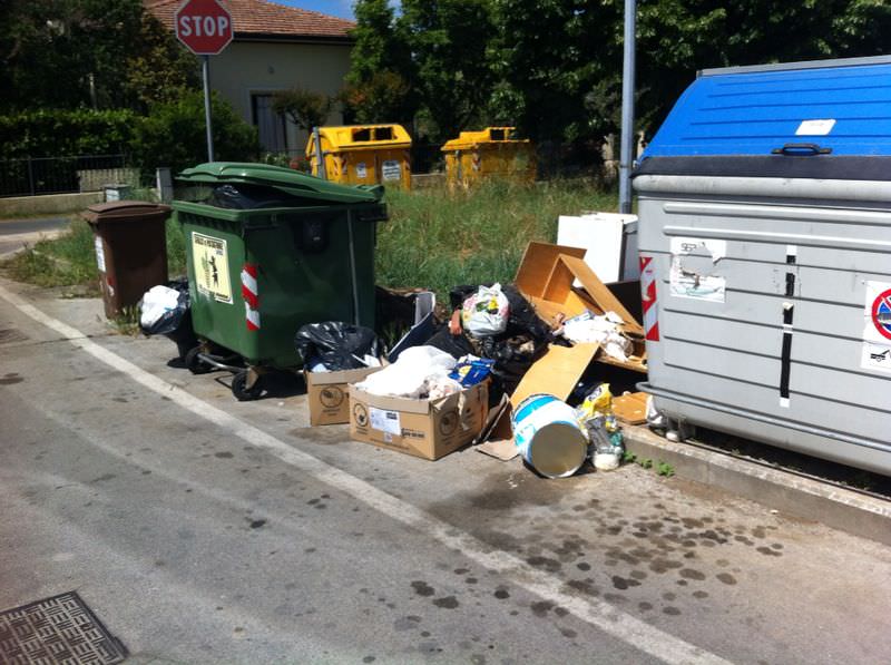 Discariche in via del Brentino: ormai una brutta abitudine