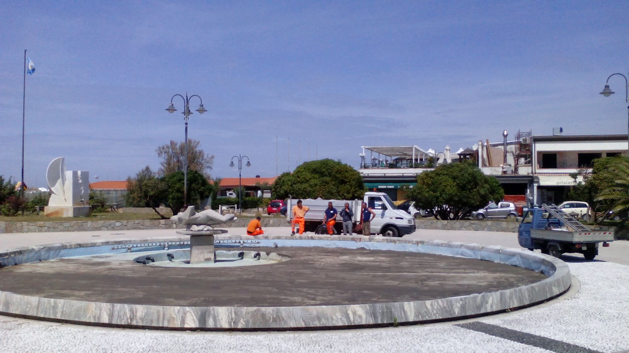 Iniziati i lavori di ripristino della fontana di piazza Amadei