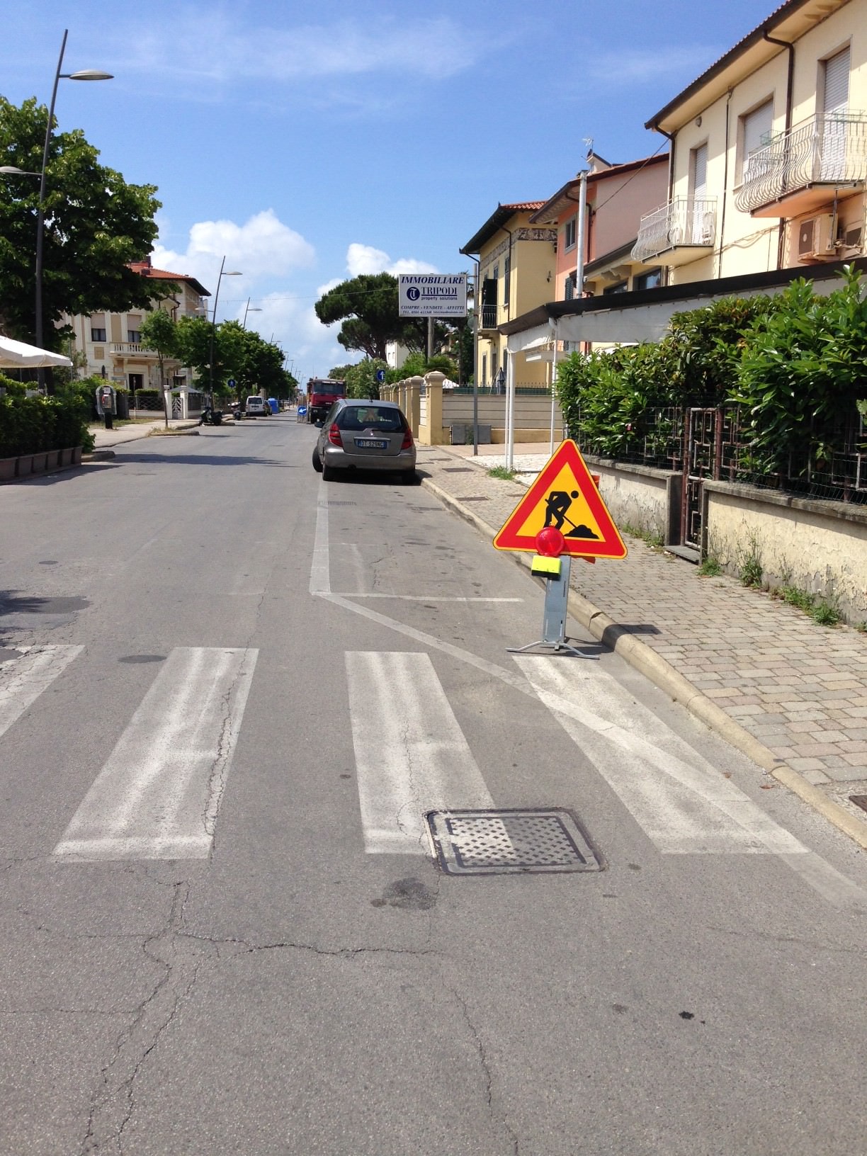 Provoca incidente e scappa. Mamma e figlia restano ferite