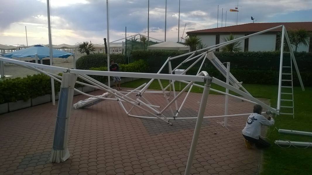 Tromba d’aria su Viareggio. Danni agli stabilimenti balneari