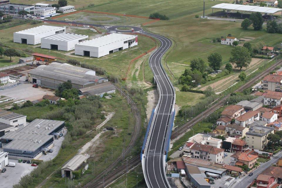 A breve una pista ciclabile sotto l’asse di penetrazione in via Pisano