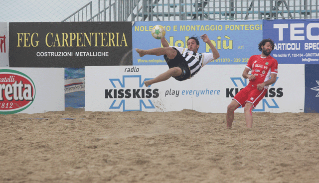 Beach soccer, l’assalto allo scudetto del Viareggio parte da Lignano