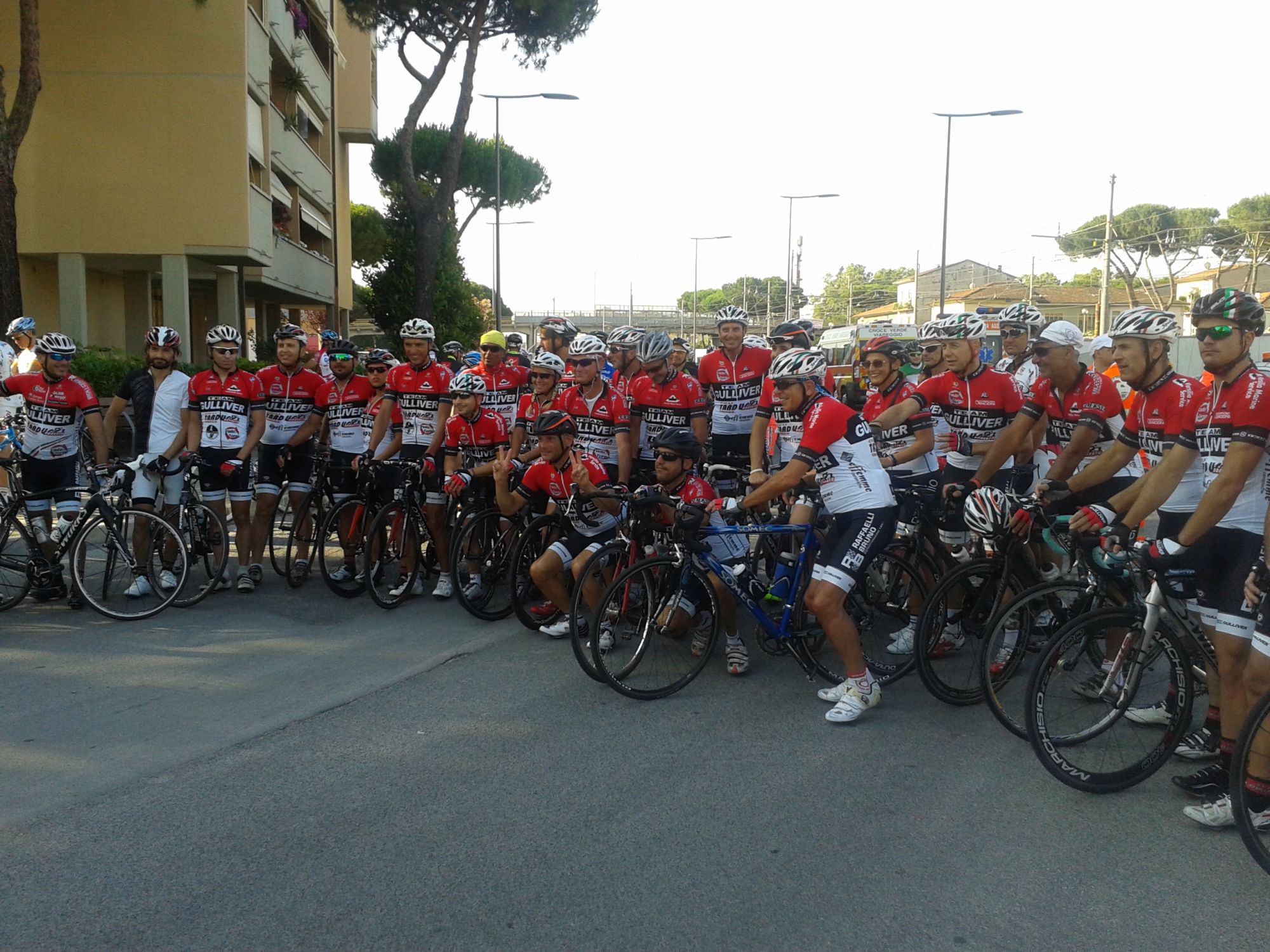 Ciclopedalata Viareggio-Cardoso. In 250 per non dimenticare