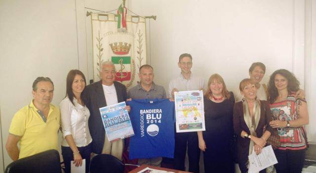 Per il 17° anno la Bandiera Blu sventola a Viareggio, il programma dei festeggiamenti