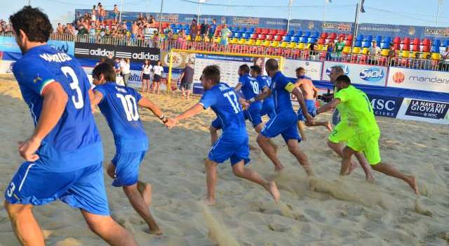 Raduno a Formia per la nazionale di beach soccer con 5 viareggini