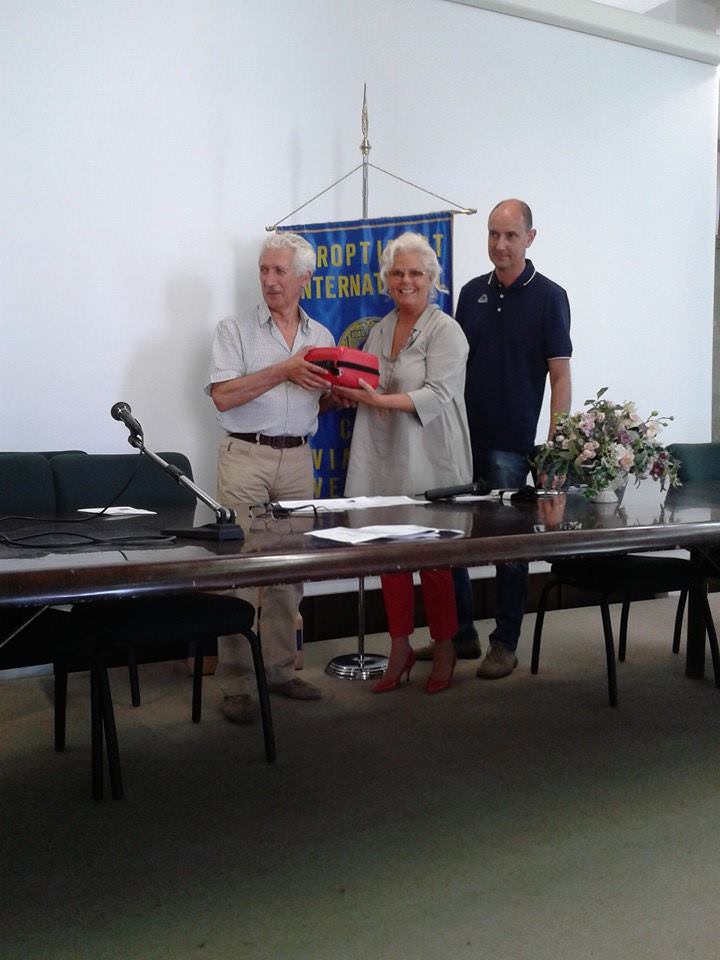 Il Soroptimist International Club Viareggio-Versilia dona un defibrillatore all’Istituto Piaggia