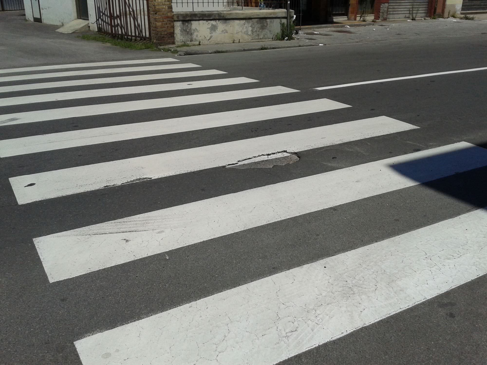 Ingresso scuola Ricci ora più sicuro, realizzati i due attraversamenti pedonali