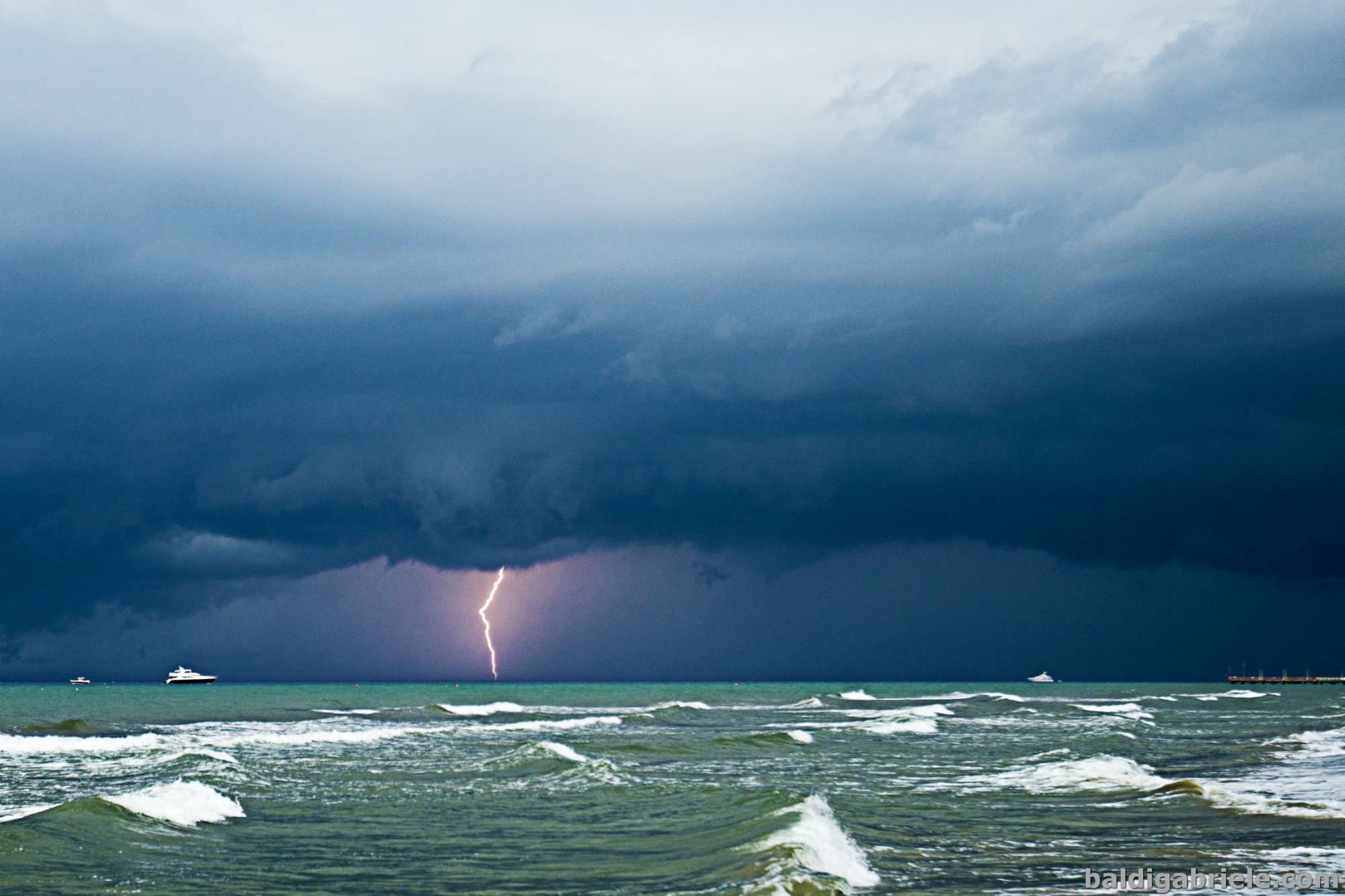 Pioggia e forti temporali, nuova allerta meteo con codice arancione