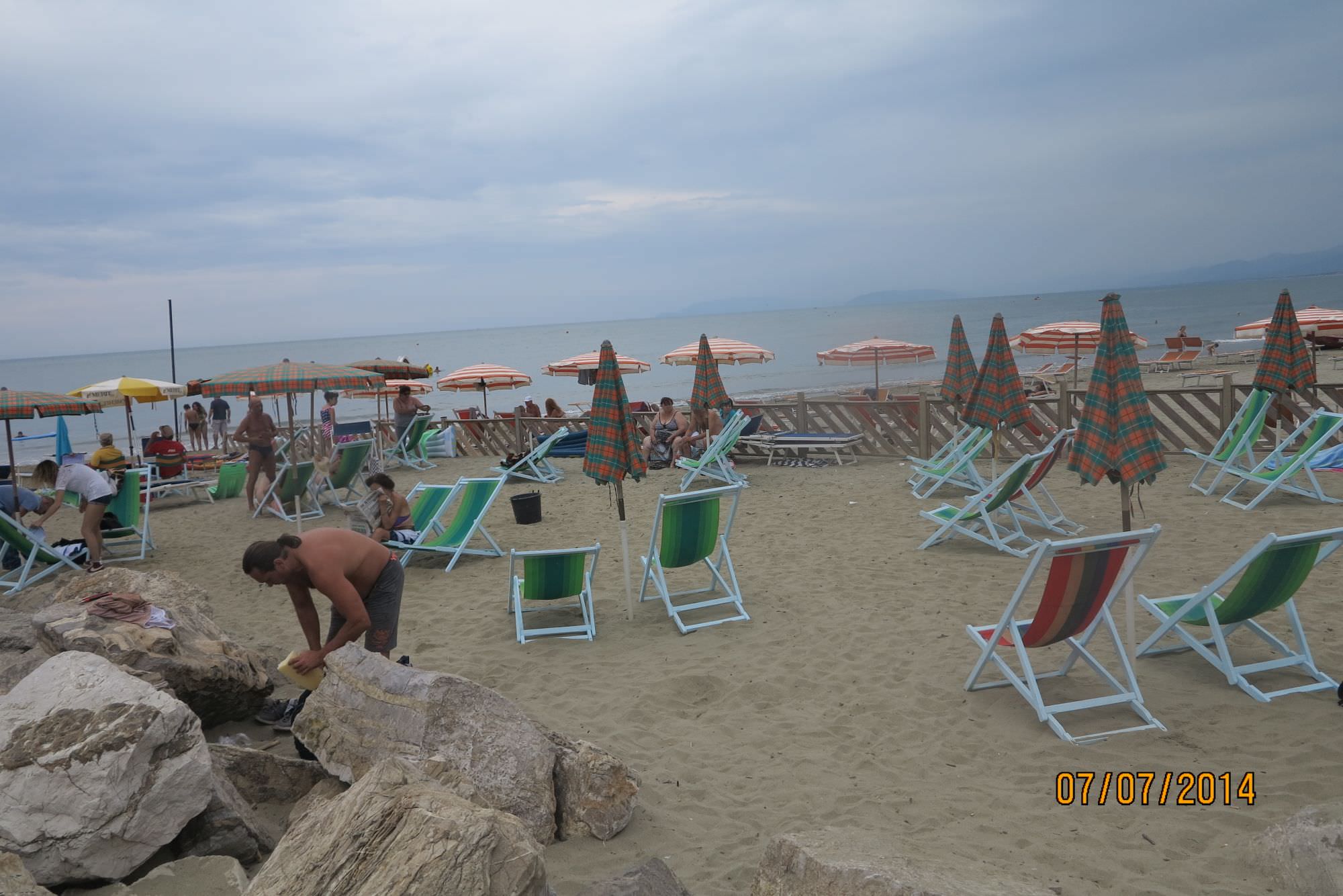 “Sul molo una spiaggia attrezzata all’insaputa dell’assessore al demanio”