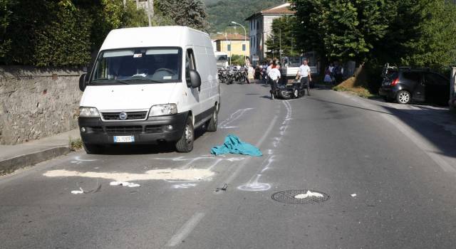 Incidente stradale sulla Sarzanese, muore centauro finito contro un furgone