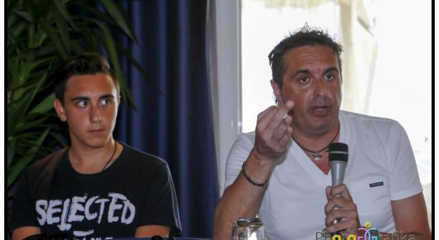 Dinelli saluta i tifosi del Viareggio in conferenza stampa (le foto)
