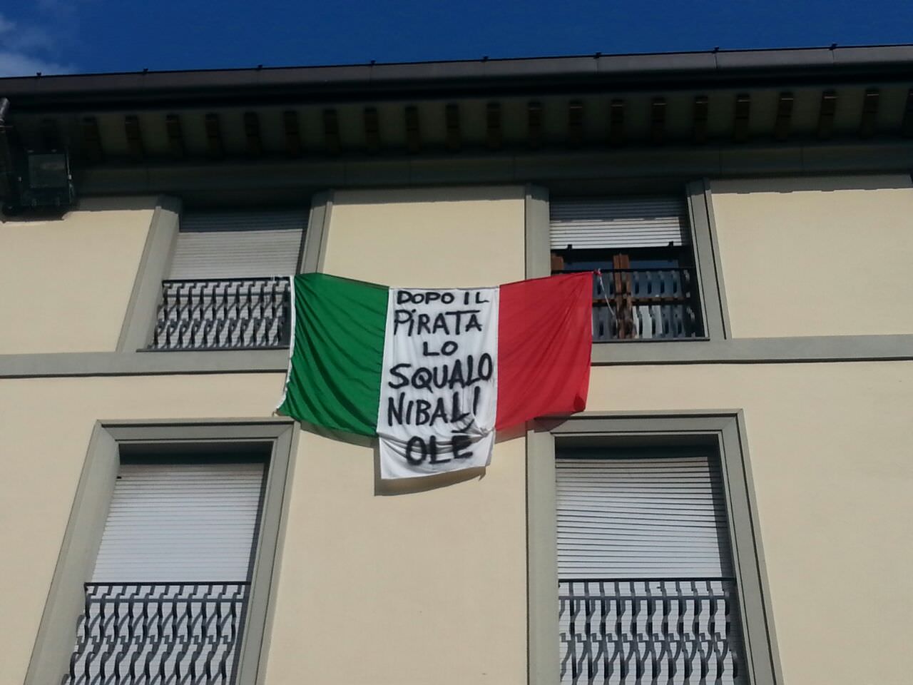 Per le strade di Camaiore si celebra Nibali