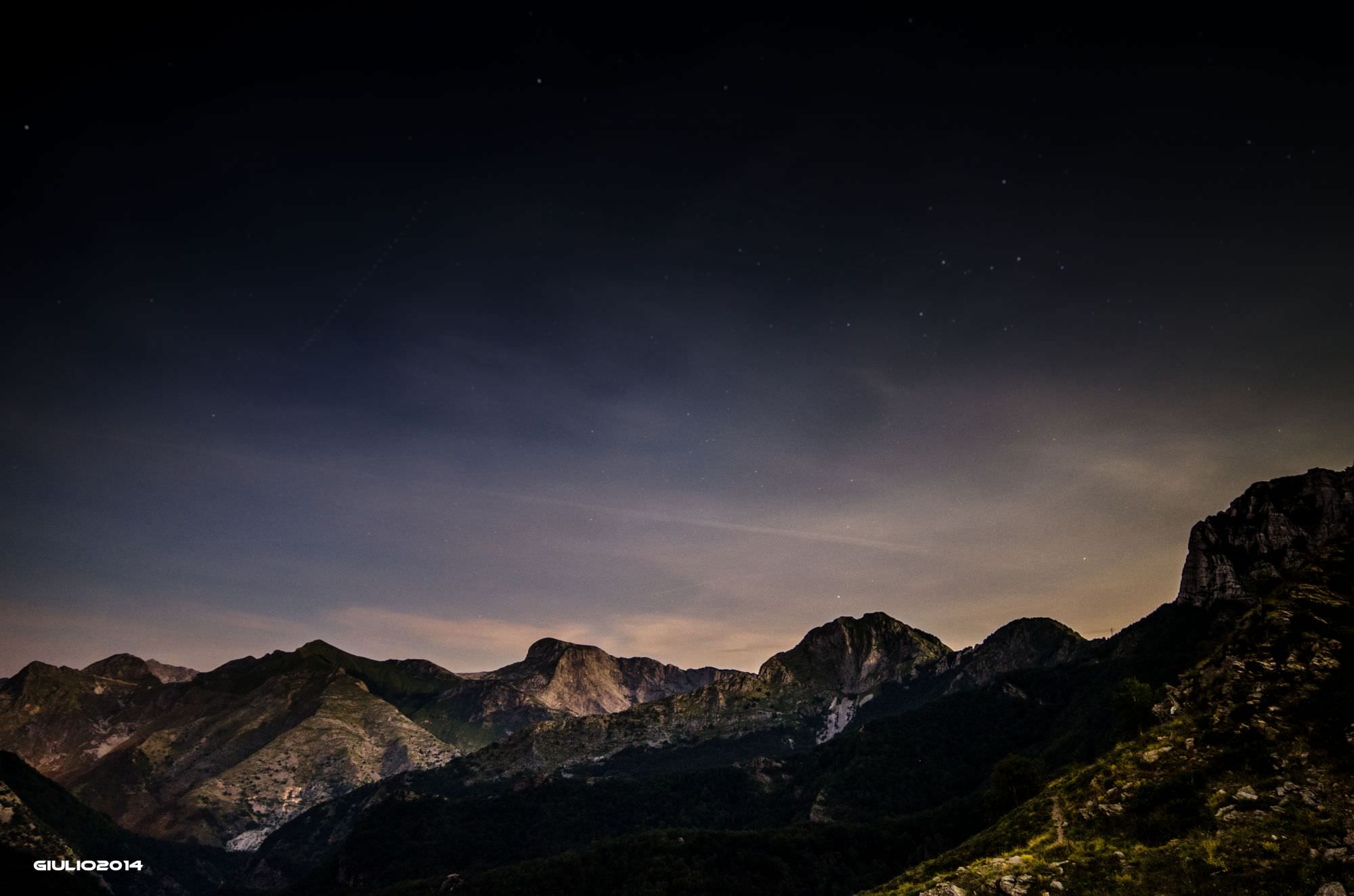 Un arzillo vecchietto viareggino traccia in gps i sentieri delle Apuane