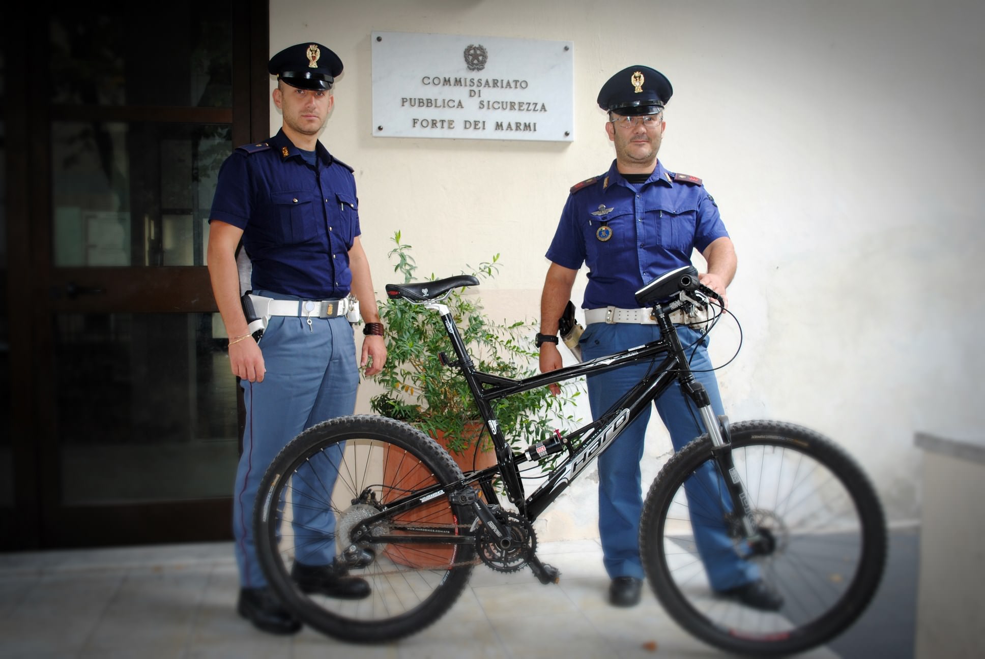 Ruba una bici dal parcheggio di uno stabilimento balneare. Arrestato