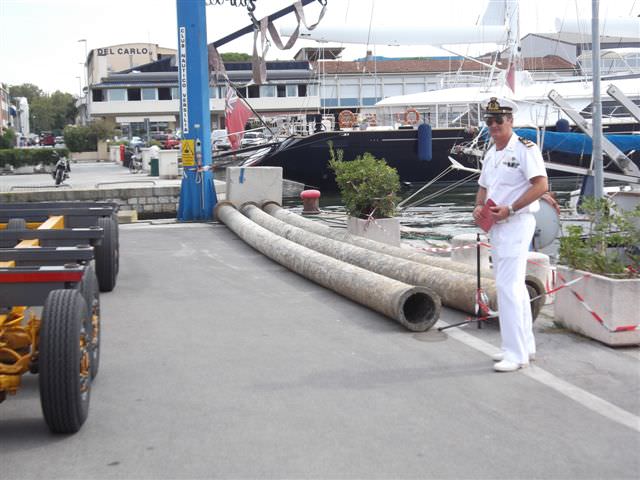 Rinvenuti i tubi semigalleggianti: appartengono a un’azienda di Marina di Pisa