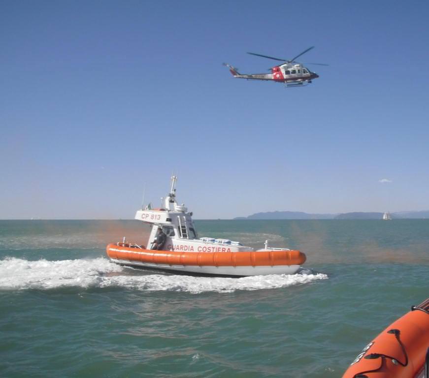 Barca alla deriva, quattro persone salvate dalla Guardia Costiera
