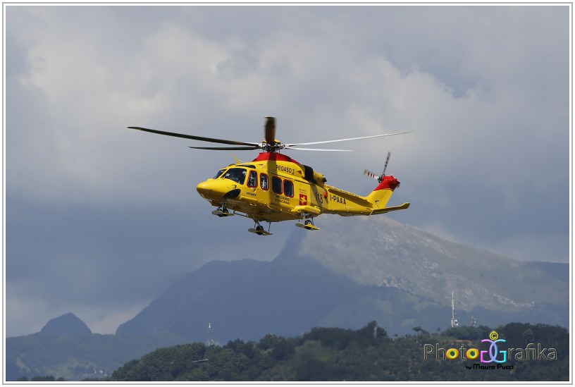 Travolto dal suo trattore, 47enne soccorso in elicottero