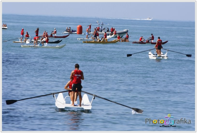 Palio dei bagni, la sfida dei patini a Forte dei Marmi