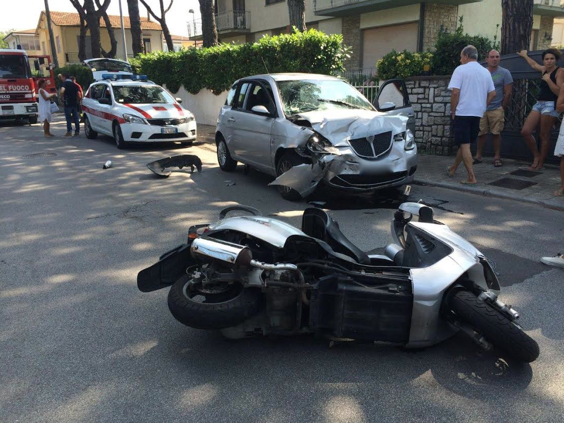 Incidente auto scooter a Lido, nessun ferito grave