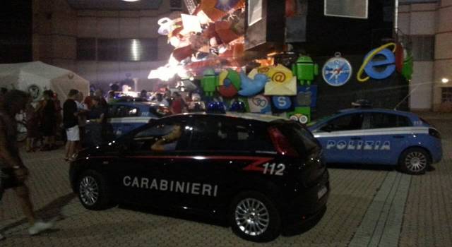 Polizia e carabinieri interrompono la festa alla Cittadella del Carnevale