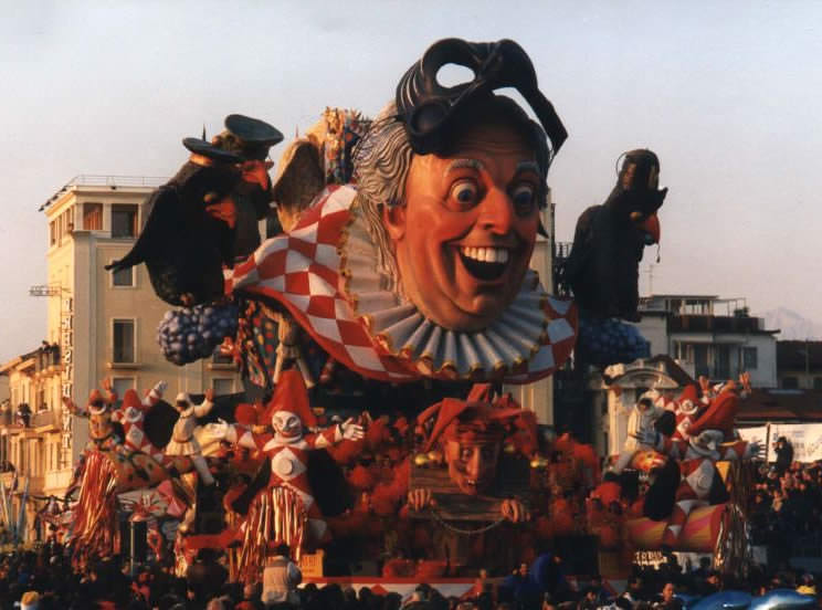 Addio a Dario Fo, il "Capo Carro" del Carnevale di Viareggio 1 archivio.francarame.it