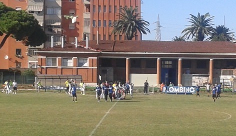 L&#8217;arbitro si fa male, a Piombino si rischia la sospensione. Soccorso dal medico del Viareggio