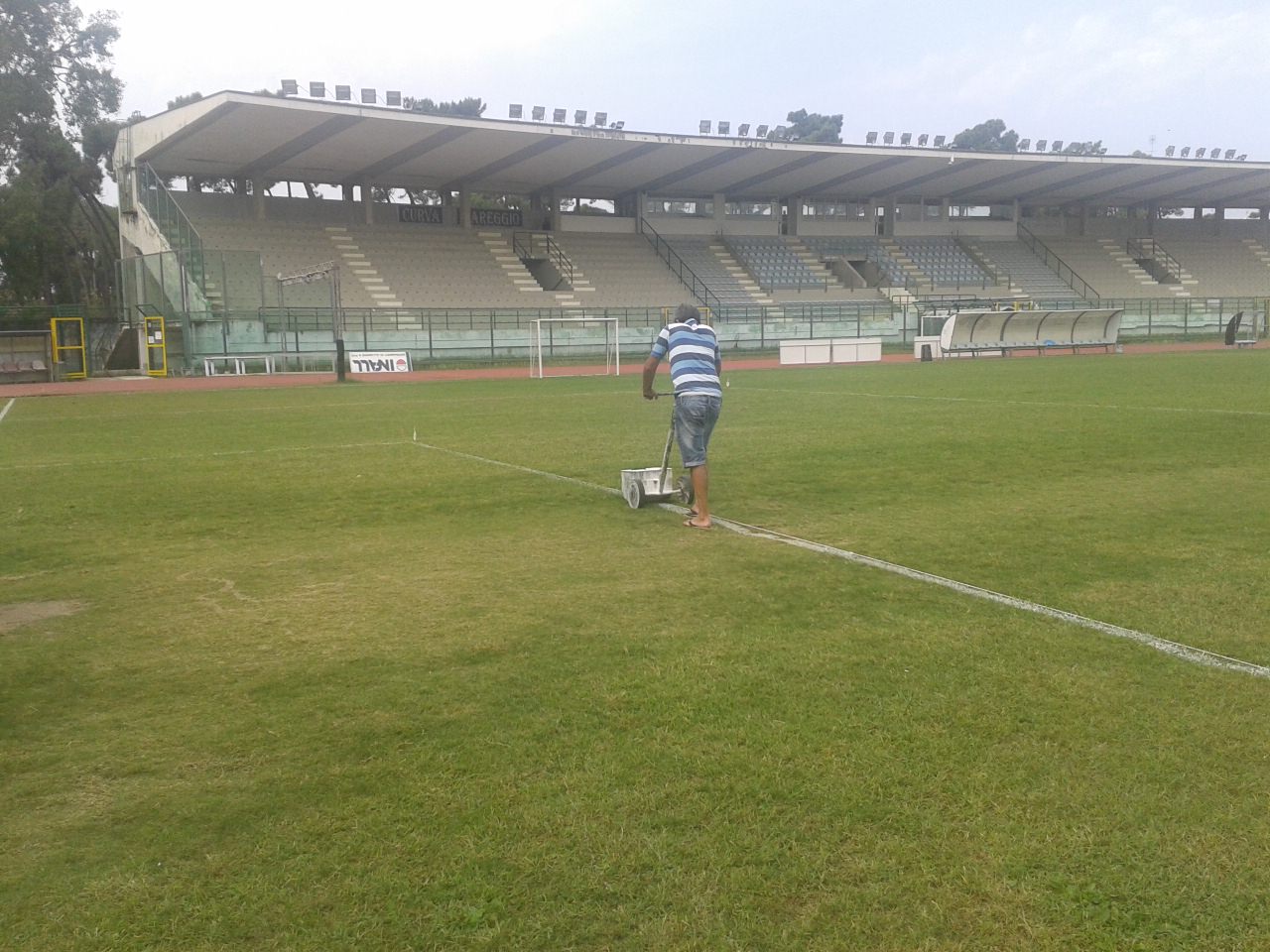 Al via i lavori al manto erboso dello stadio “dei Pini”