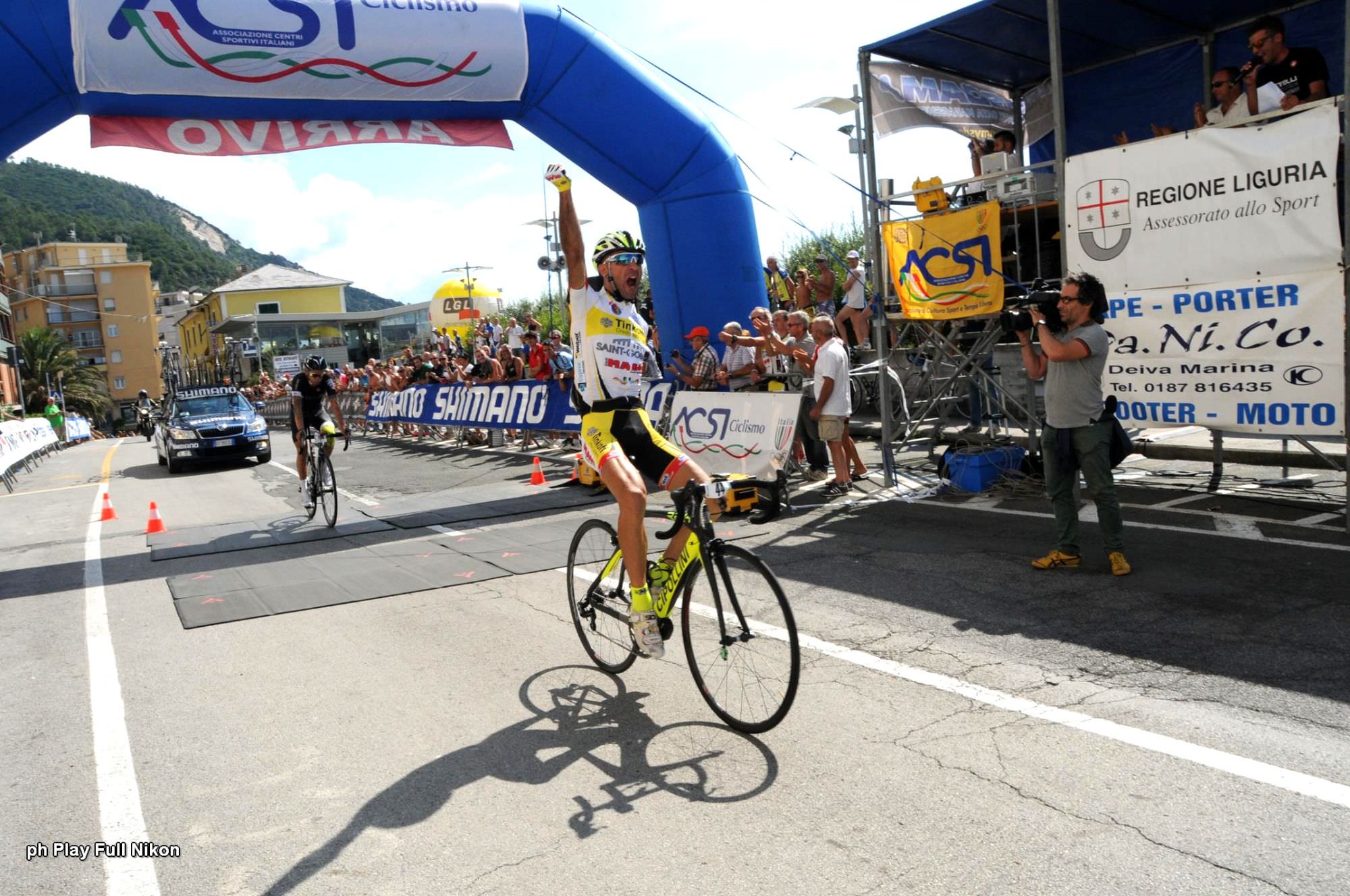 Falzarano vince la Granfondo delle Cinque Terre