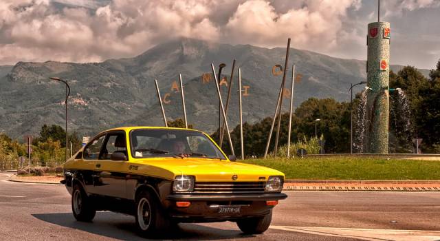 Le Opel d&#8217;epoca invadono la Versilia
