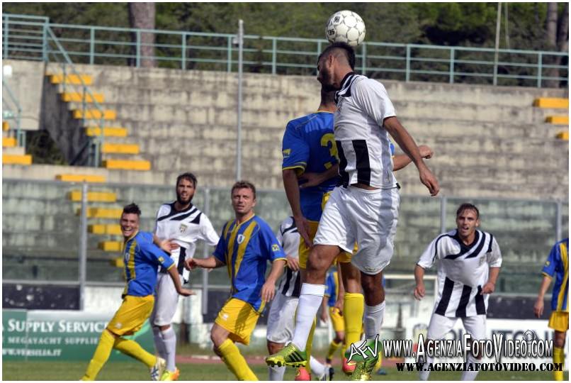 È un brusco risveglio per il Viareggio. Castelnuovo, tre gol per tre punti