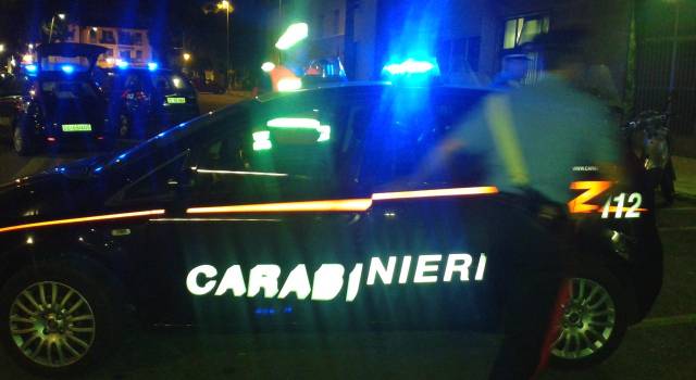 Aggredisce e morde un carabiniere per tentare di sottrarsi al controllo