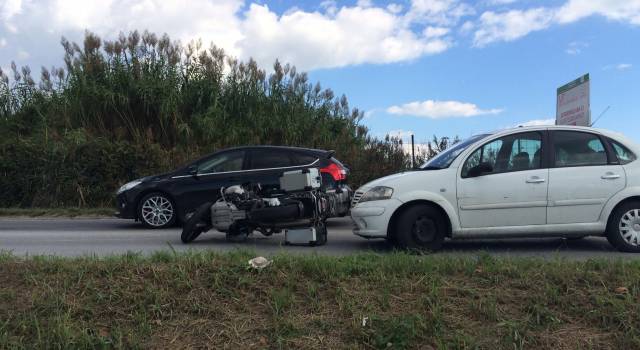 Incidente in via di Montramito, ferito motociclista (le foto)