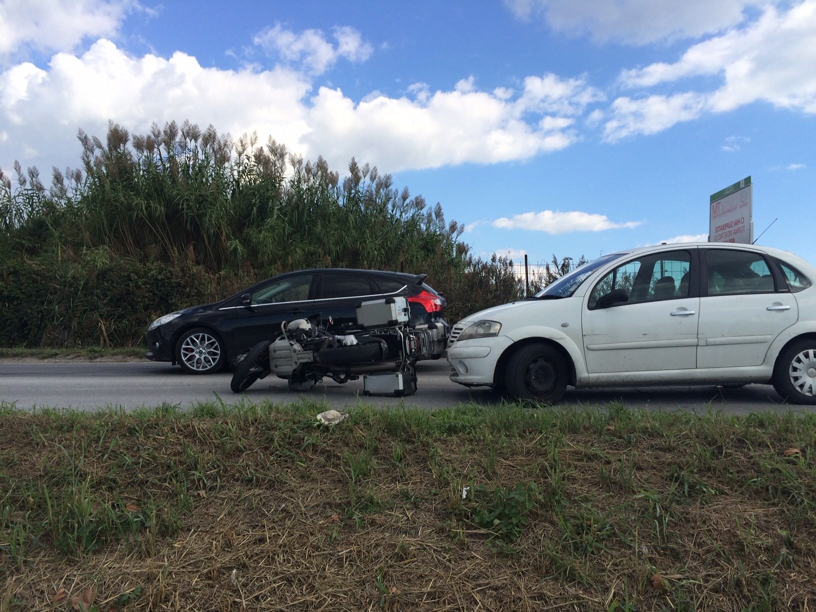 Incidente in via di Montramito, ferito motociclista (le foto)
