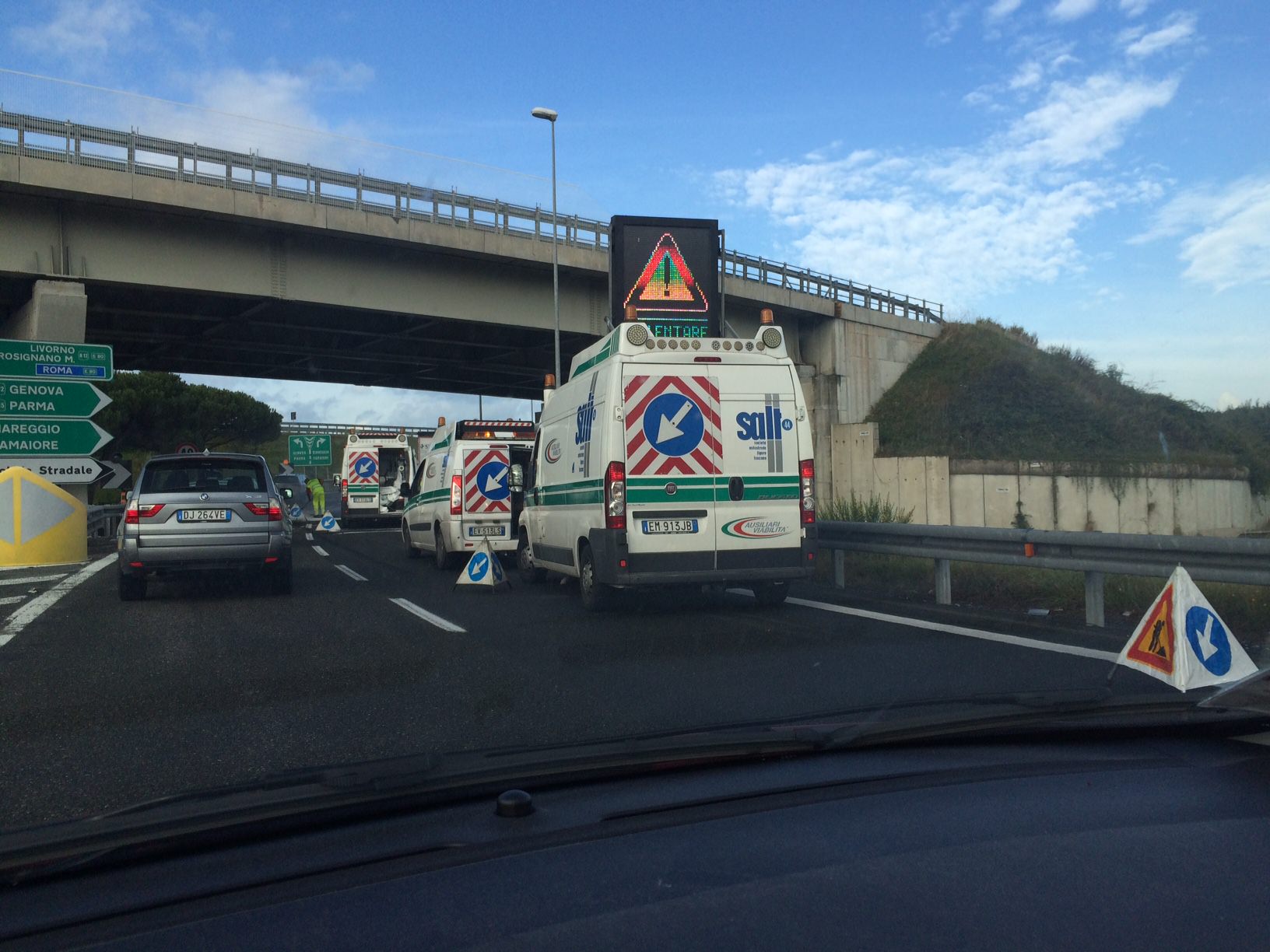 Doppio incidente sull’autostrada, ferito un motociclista