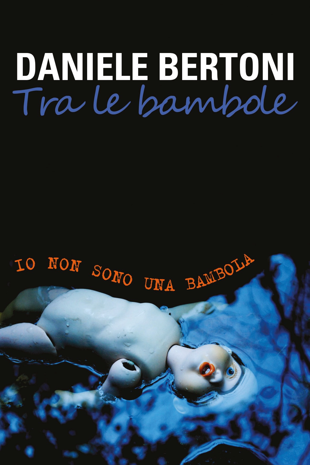 “Tra le bambole (io non sono una bambola)”. Anticipata l’uscita del nuovo libro di Daniele Bertoni