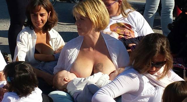 Un flash mob in Piazza Mazzini per l&#8217;allattamento al seno