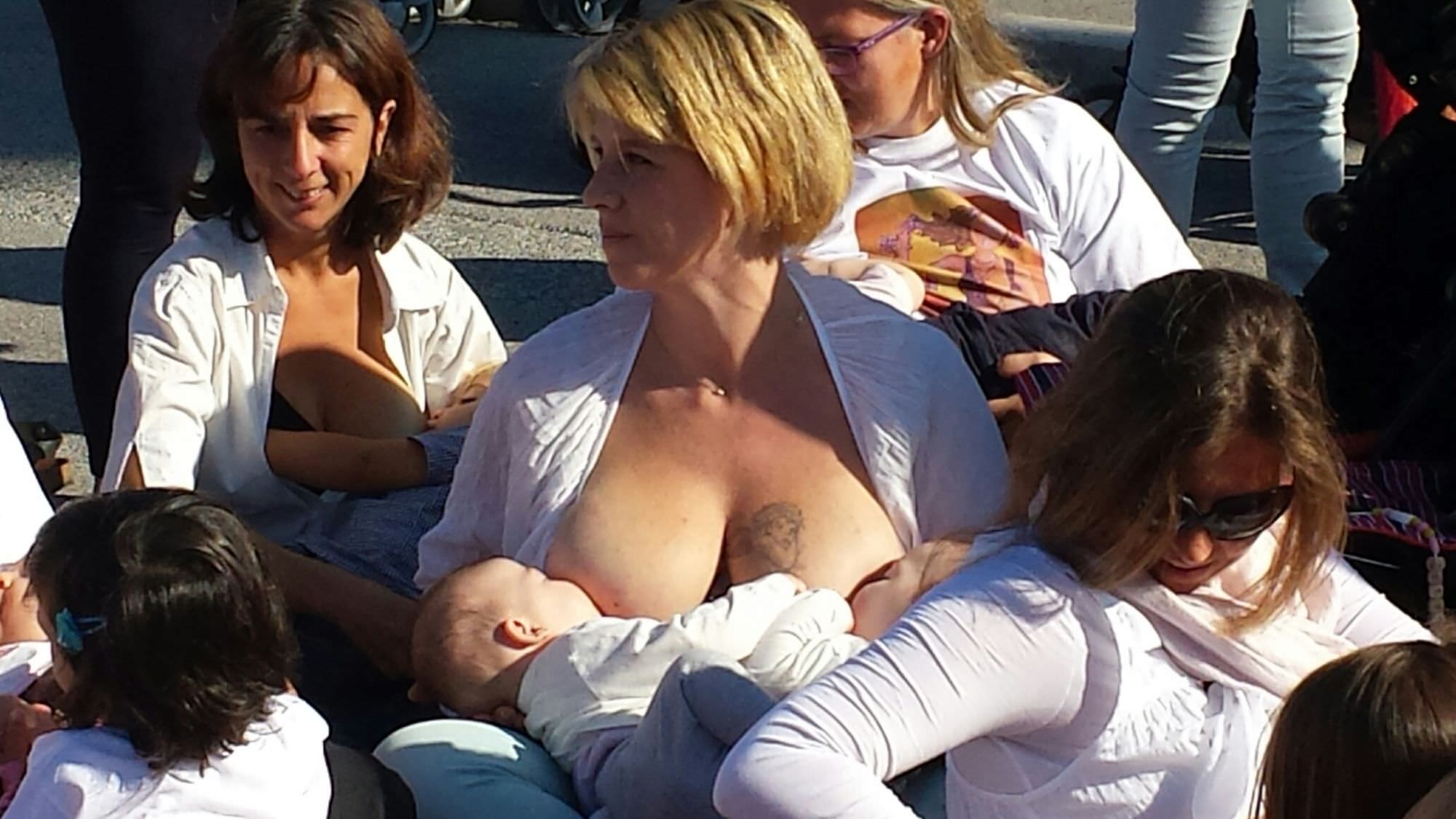Un flash mob in Piazza Mazzini per l’allattamento al seno