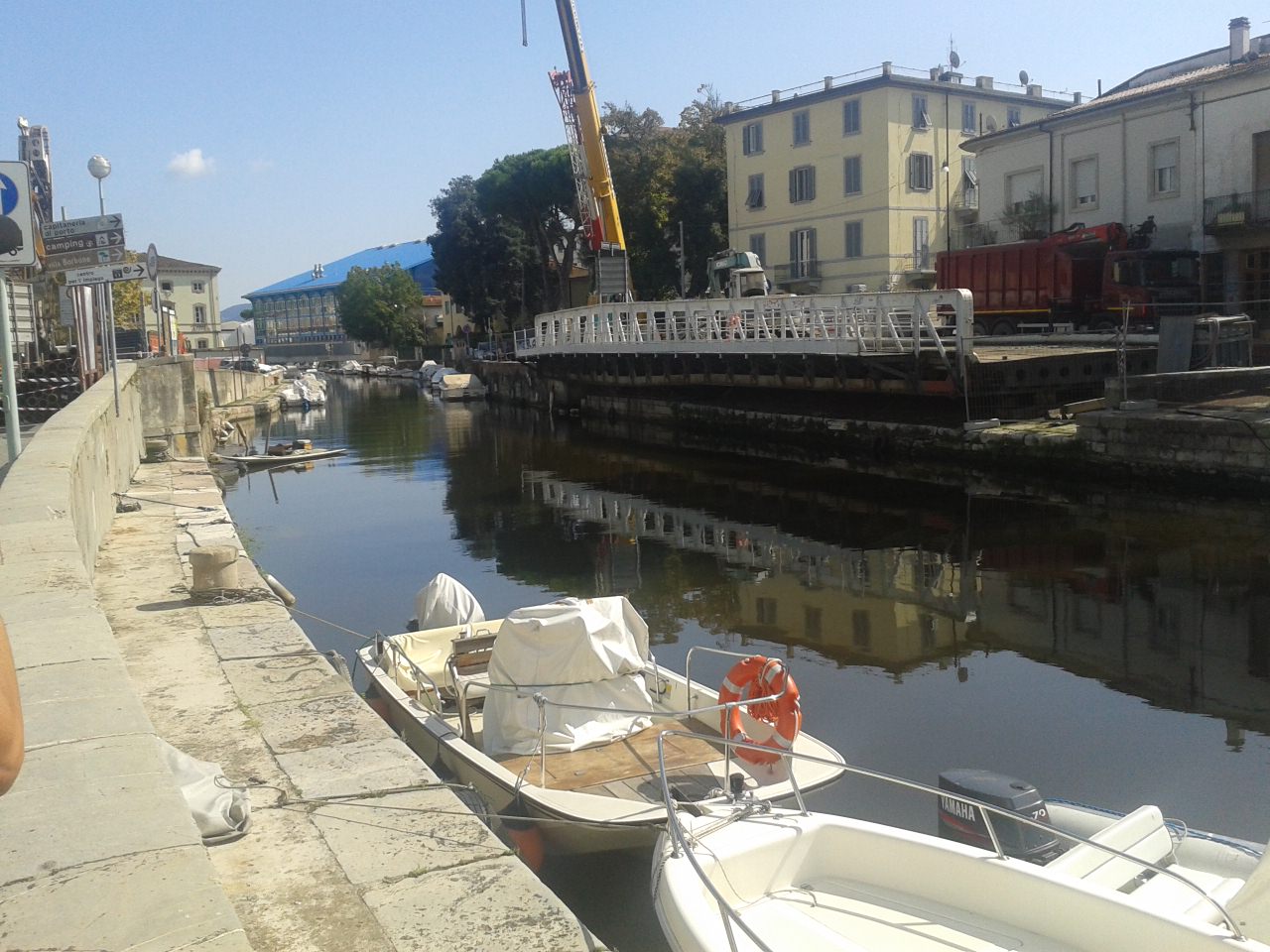 “Con la nuova passerella galleggiante dove passeranno disabili e pescatori?”