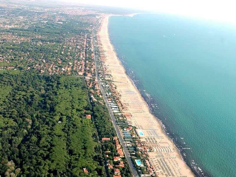 “Assurdo mettere in vendita i parcheggi dei bagni”