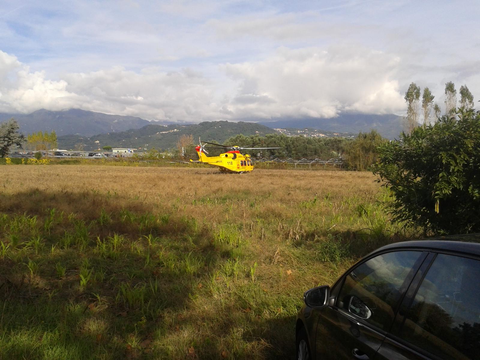 Laser puntati contro l’elicottero di soccorso, la denuncia di alcuni volontari