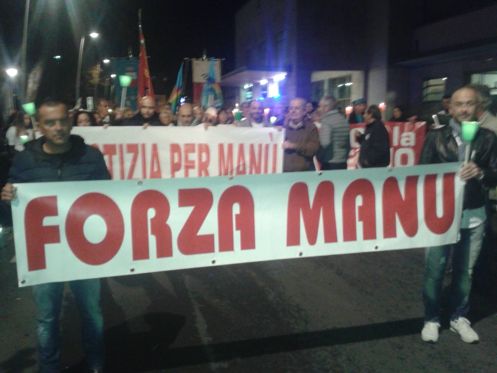 “Riprendiamoci la città”, centinaia di persone a Viareggio per la fiaccolata della legalità