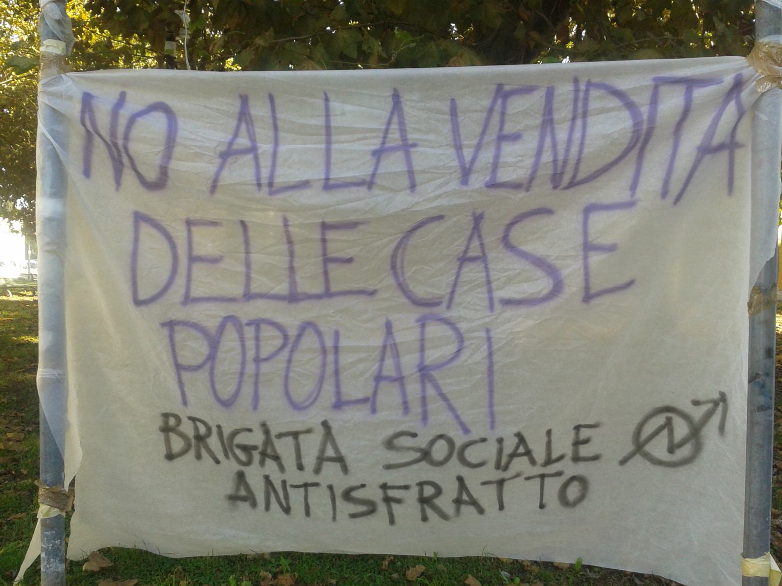 “Difendiamo le occupazioni abusive per necessità”