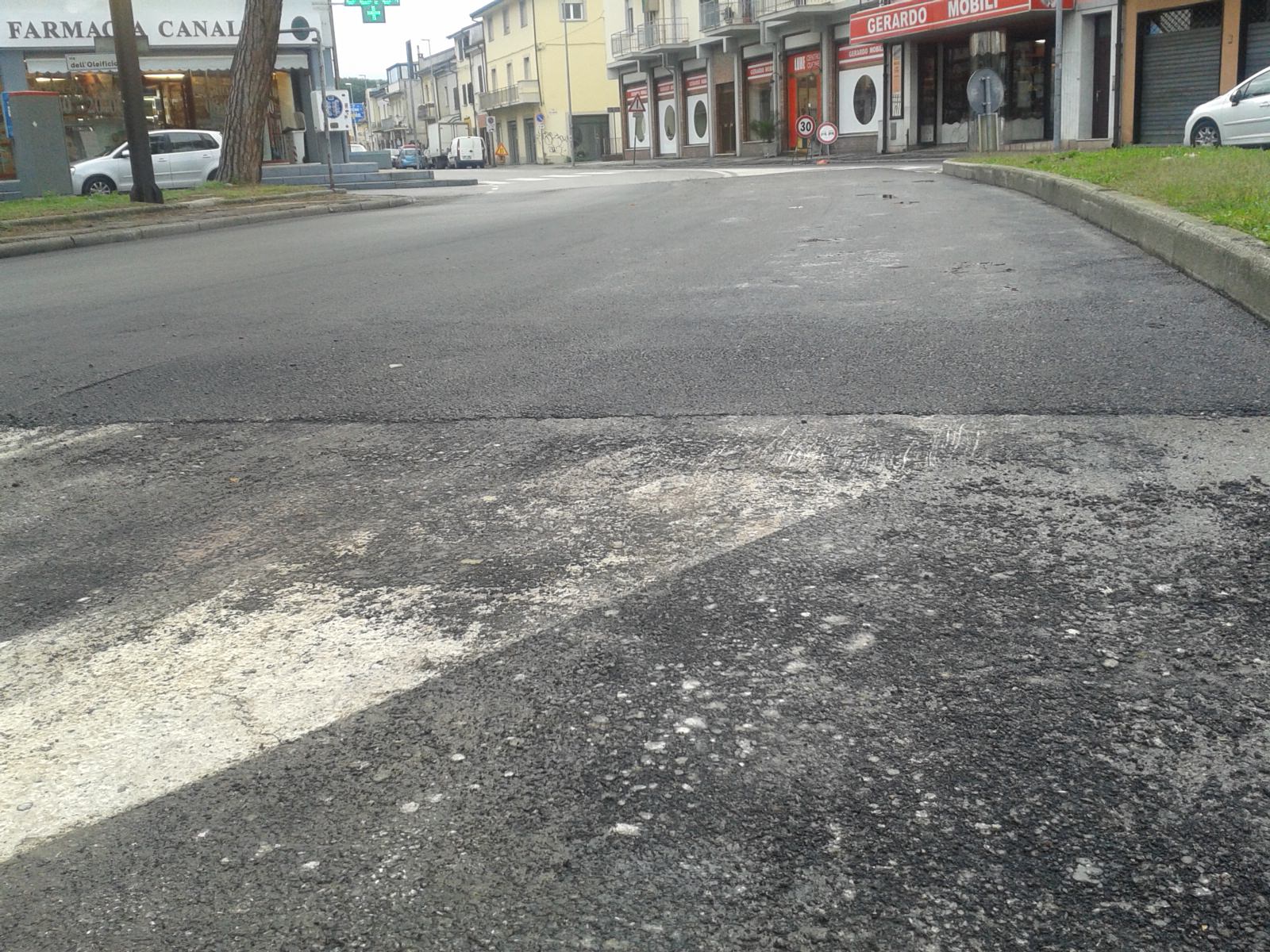 Buche e strade sconnesse. Al via i lavori di asfaltatura in tutta Viareggio