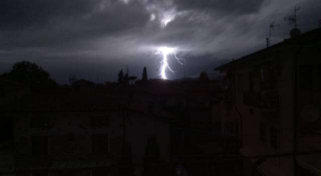 Tempesta di fulmini in Versilia (le foto)